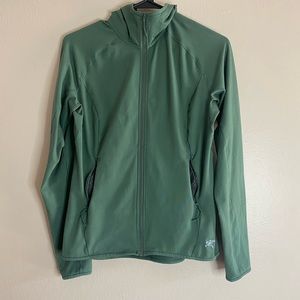 ARC’TERYX  women’s sweater/jacket with hoodie size S